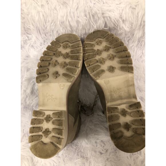 Crown Vintage Women’s Lace-up Boots 6M Faux Suede Upper Metal D Ring Lug Sole - Picture 6 of 10